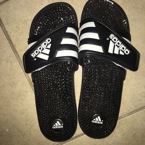 ✨ size 10 women’s adidas ✨